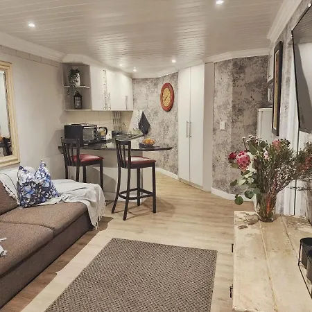 10 On Gillian Self-Catering Apartments - Not Affected By Loadshedding Eversdal Exterior foto