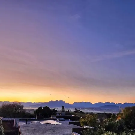 10 On Gillian Self-Catering Apartments - Not Affected By Loadshedding Eversdal Exterior foto