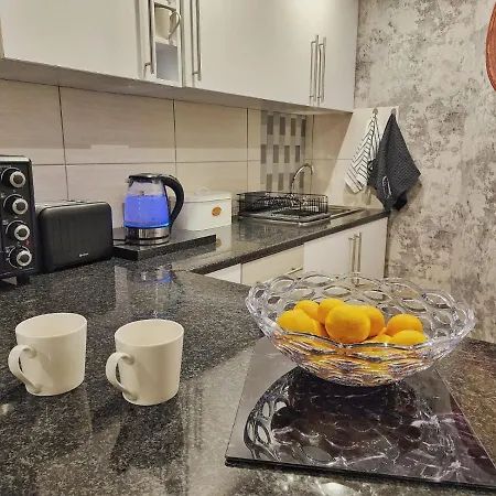10 On Gillian Self-Catering Apartments - Not Affected By Loadshedding Eversdal Exterior foto