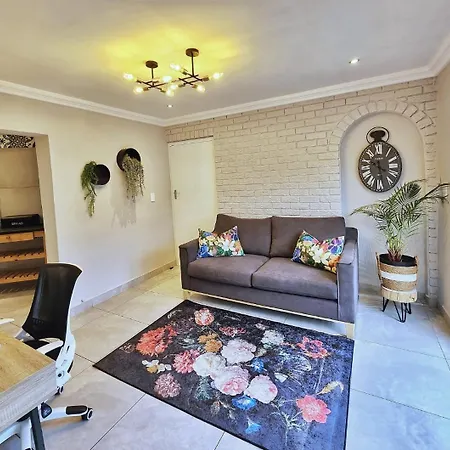 10 On Gillian Self-Catering Apartments - Not Affected By Loadshedding Eversdal Exterior foto