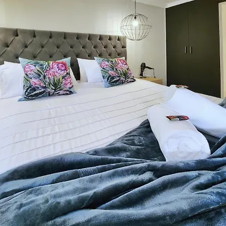 10 On Gillian Self-Catering Apartments - Not Affected By Loadshedding Eversdal Exterior foto