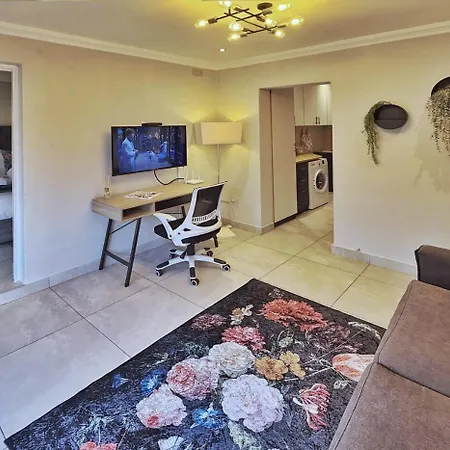 10 On Gillian Self-Catering Apartments - Not Affected By Loadshedding Eversdal Exterior foto