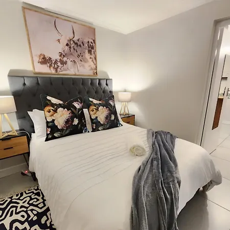 10 On Gillian Self-Catering Apartments - Not Affected By Loadshedding Eversdal Exterior foto