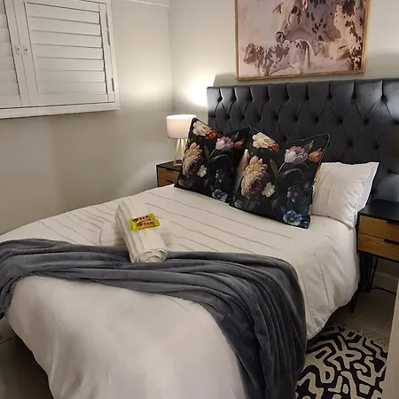 10 On Gillian Self-Catering Apartments - Not Affected By Loadshedding Eversdal Exterior foto
