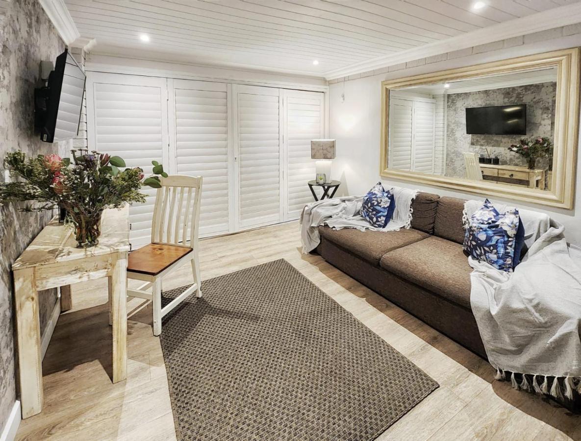 10 On Gillian Self-catering - Not Affected By Loadshedding *