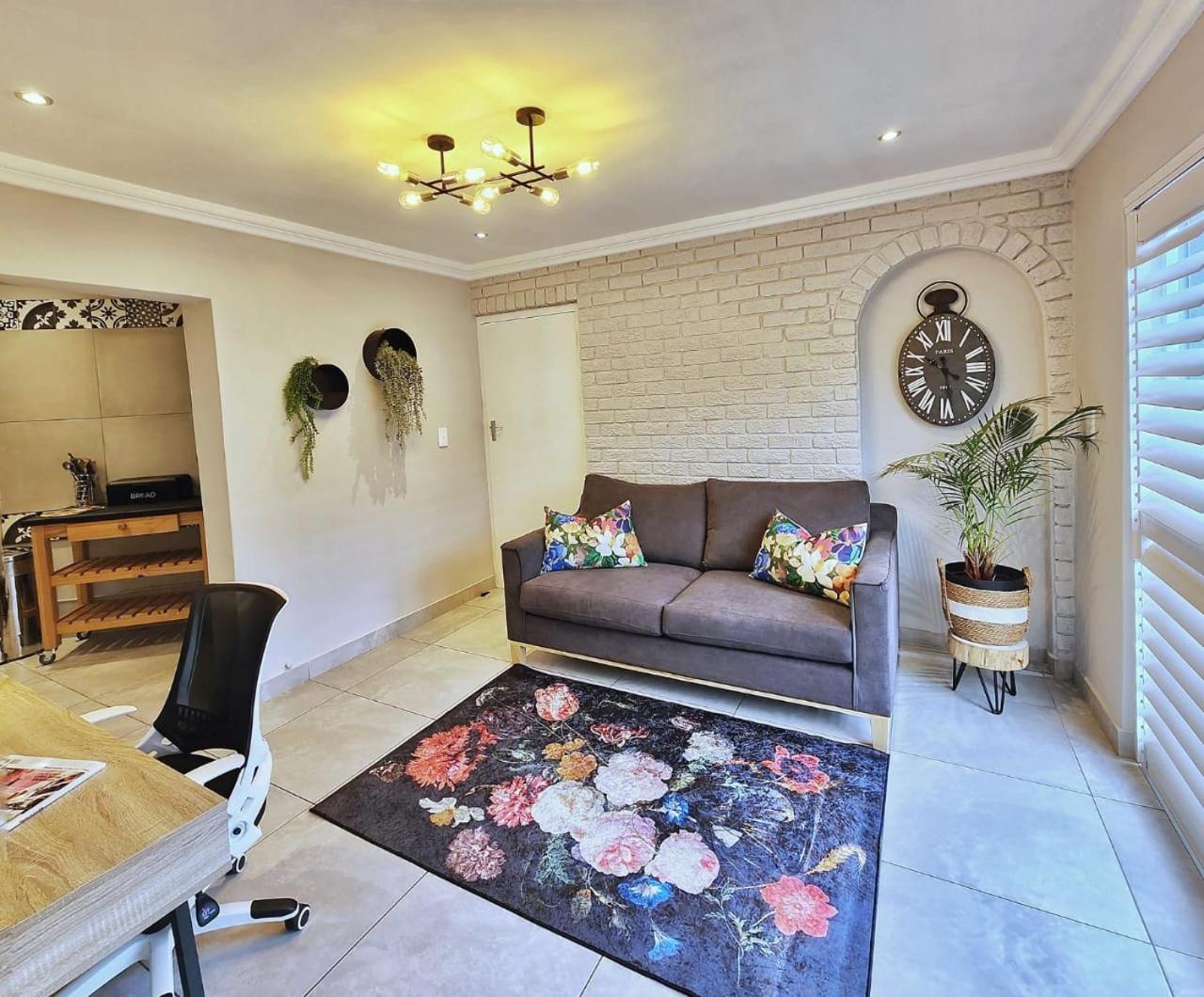Apartment 10 On Gillian Self-catering - Not Affected By Loadshedding *