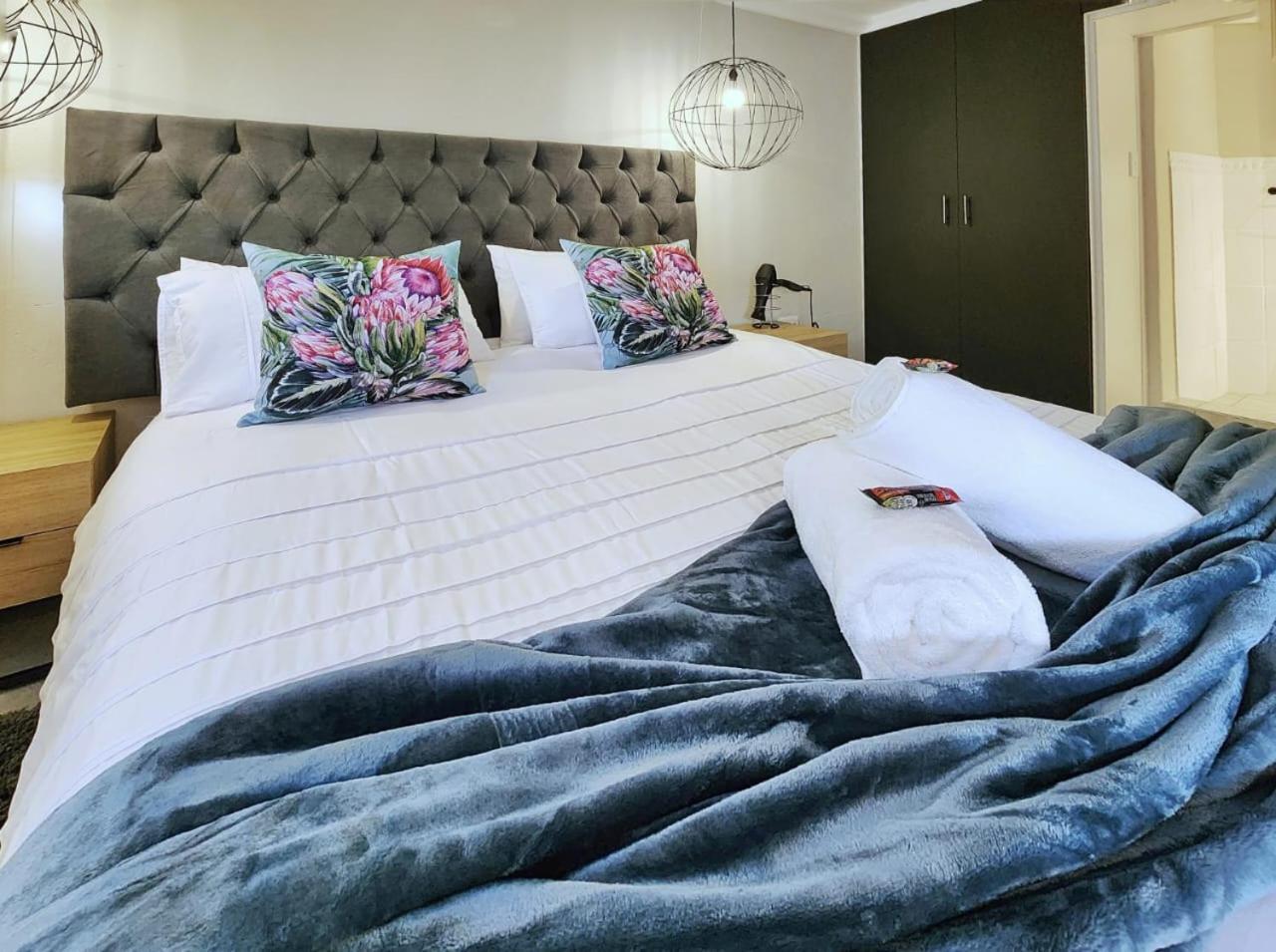 10 On Gillian Self-catering - Not Affected By Loadshedding *